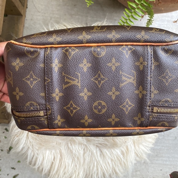 💎AUTHENTIC LOUIS VUITTON EXCURSION HANDBAG MONOGRAM - Picture 3 of 13